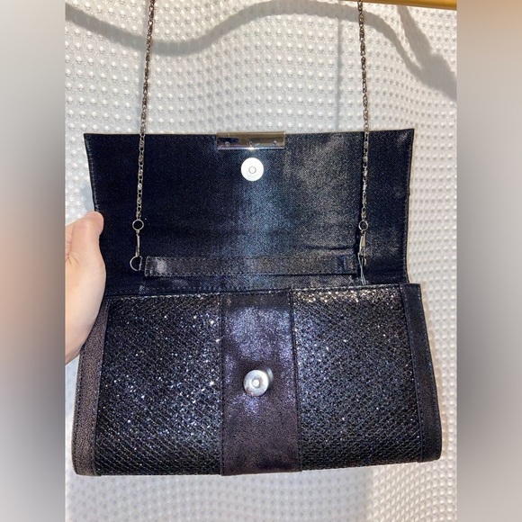Women’s‎ Le Château sparkly and shiny black chic Clutch with removable chain - Picture 6 of 14